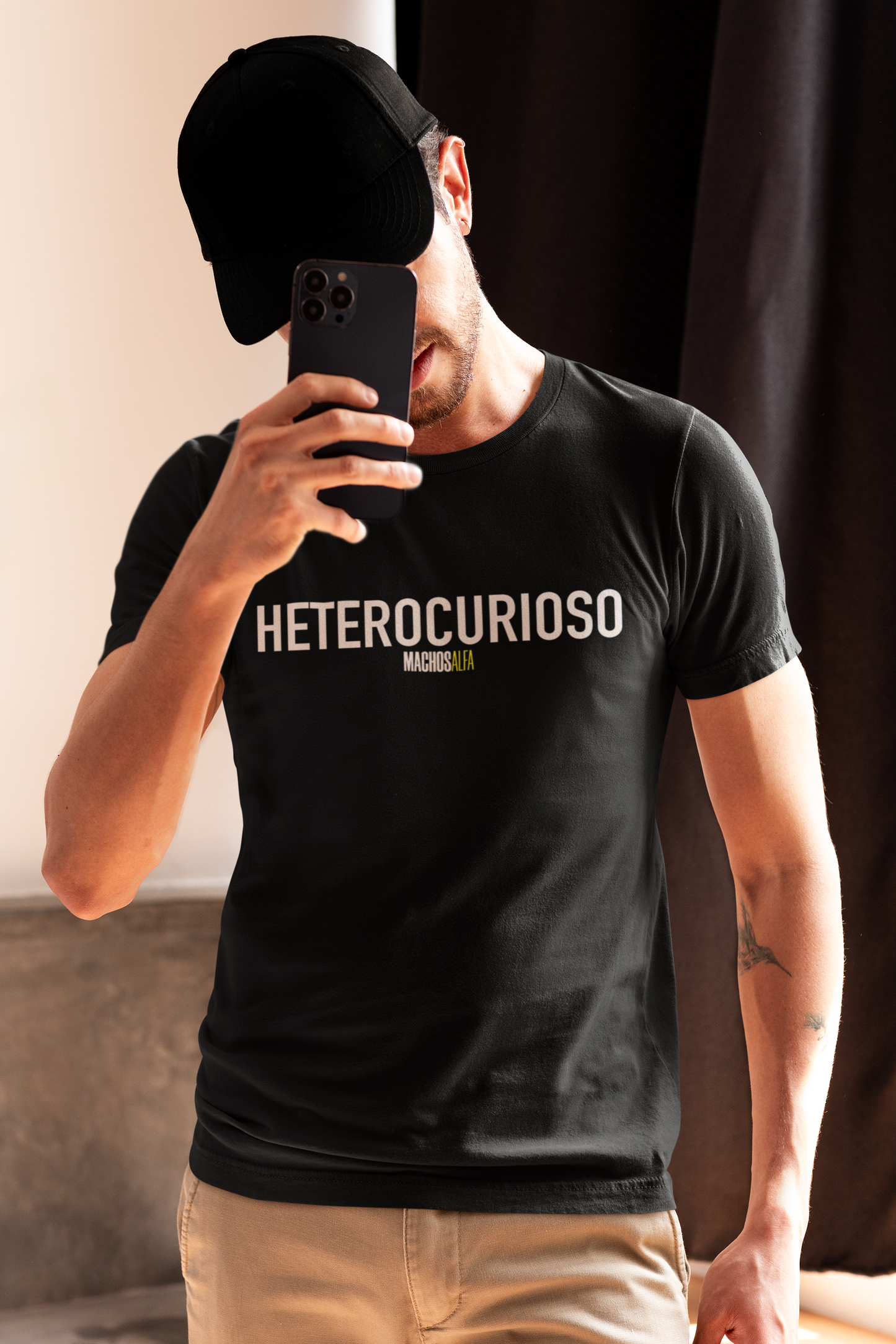 Camiseta Heterocurioso Unisex - MachosAlfa - 100% algodón. Regalo Ideal para Todas y Todos los amantes de las series